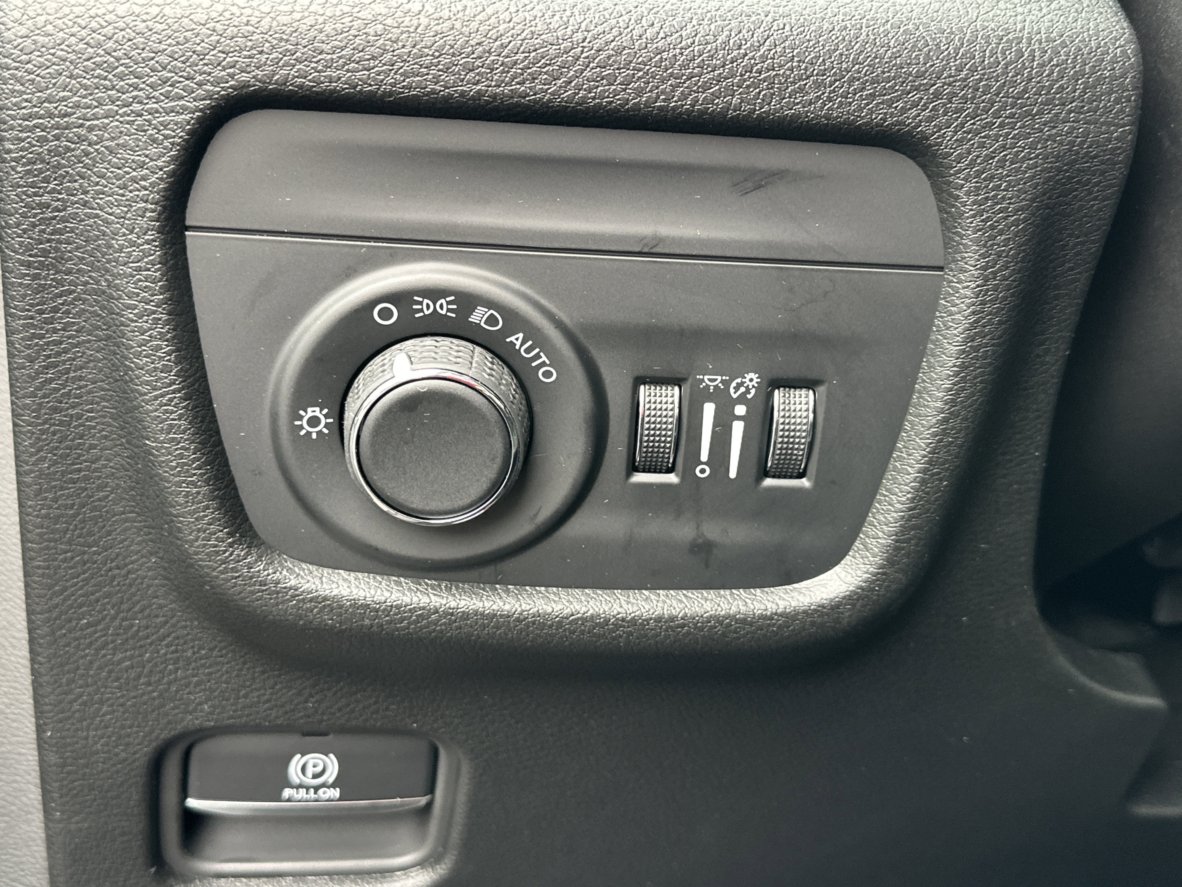 New 2025 Jeep Grand Cherokee Altitude image 11