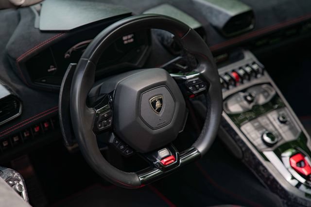 Used 2019 Lamborghini Huracan Performante AWD/4WD image 48