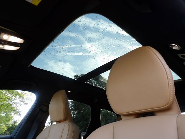 Certified 2023 Volvo XC60 B5 Ultimate w/ Climate Package image 14