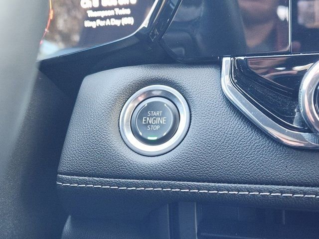 Used 2025 Chevrolet Colorado LT w/ LT Convenience Package image 8