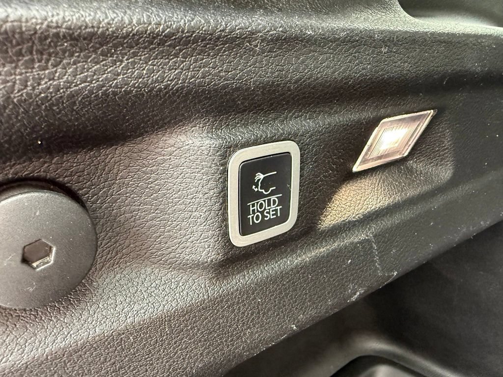 Used 2021 Jeep Grand Cherokee L Laredo w/ Luxury Tech Group I AWD/4WD image 32