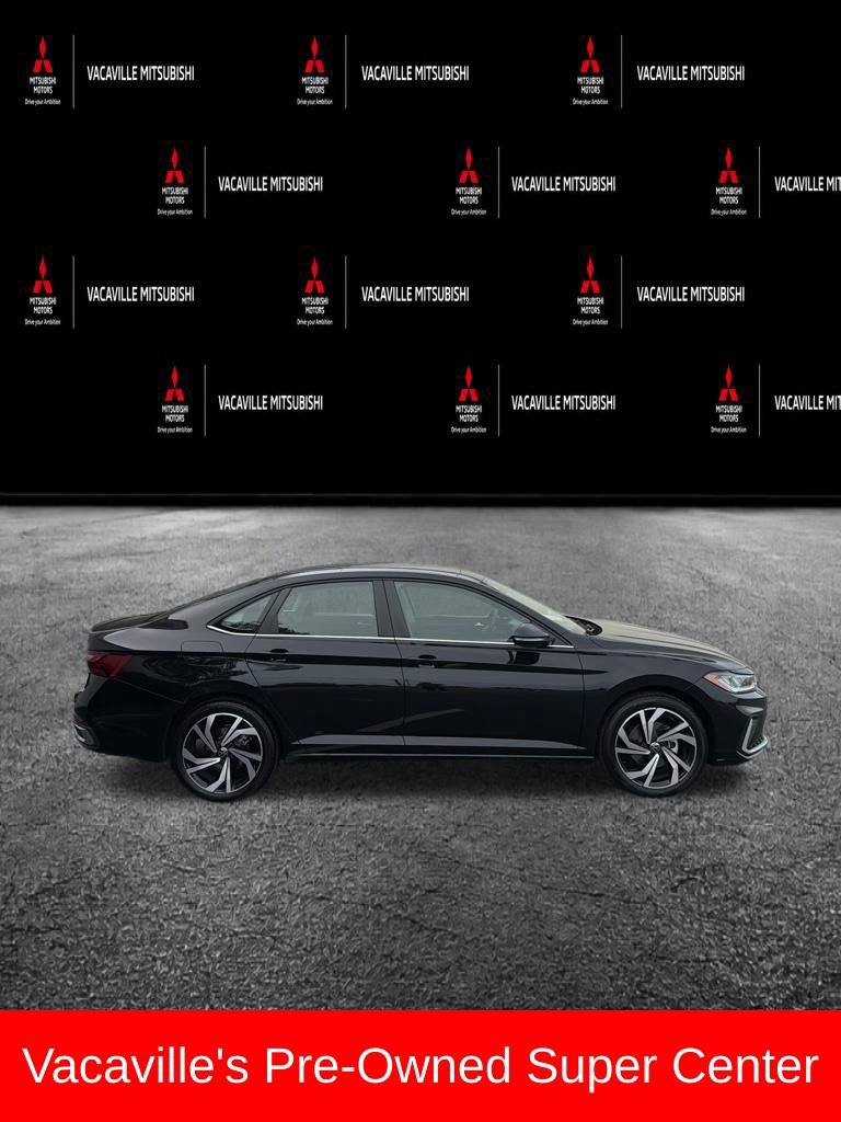 Used 2025 Volkswagen Jetta SEL FWD image 2