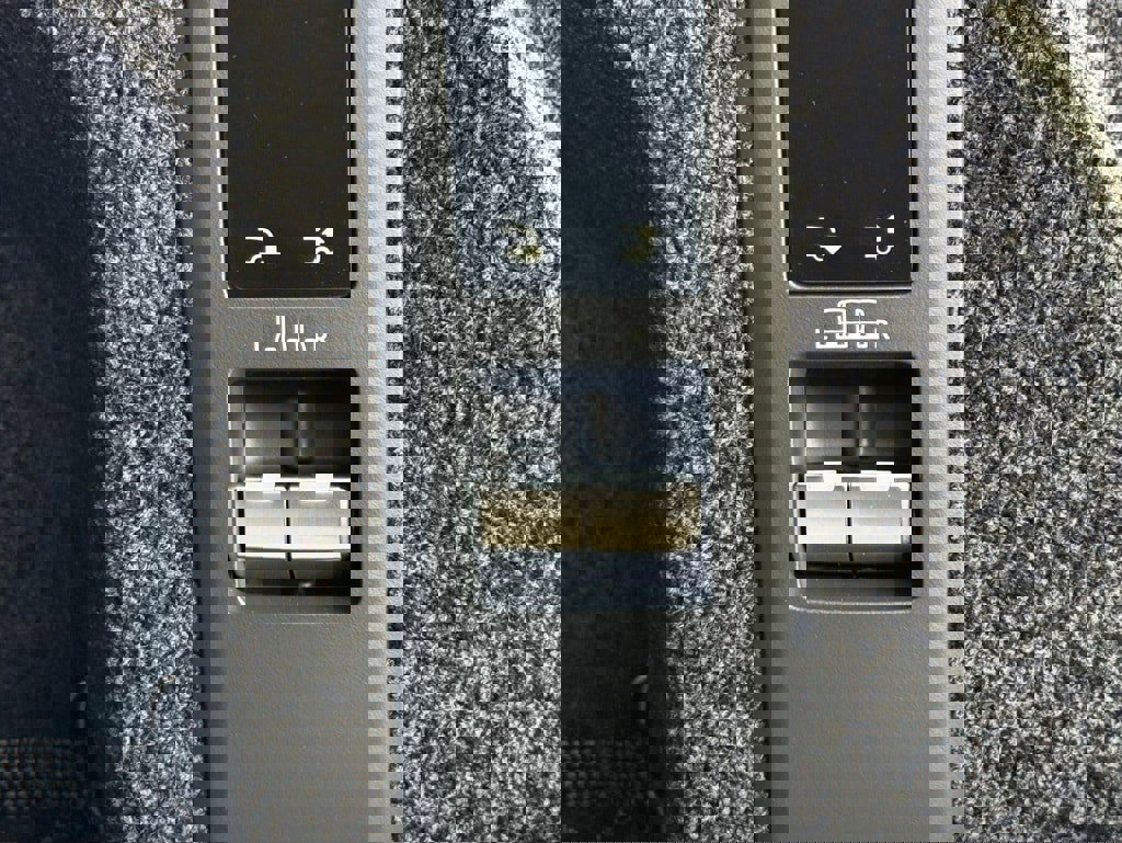 New 2025 Land Rover Range Rover SE image 38