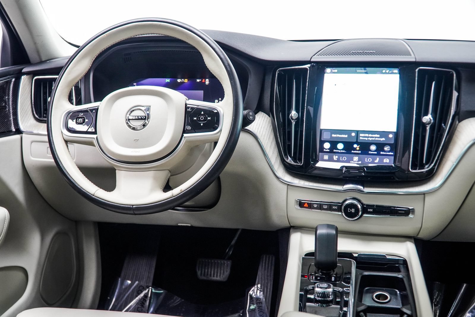 Used 2023 Volvo XC60 B5 Plus w/ Protection Package Premier FWD image 16