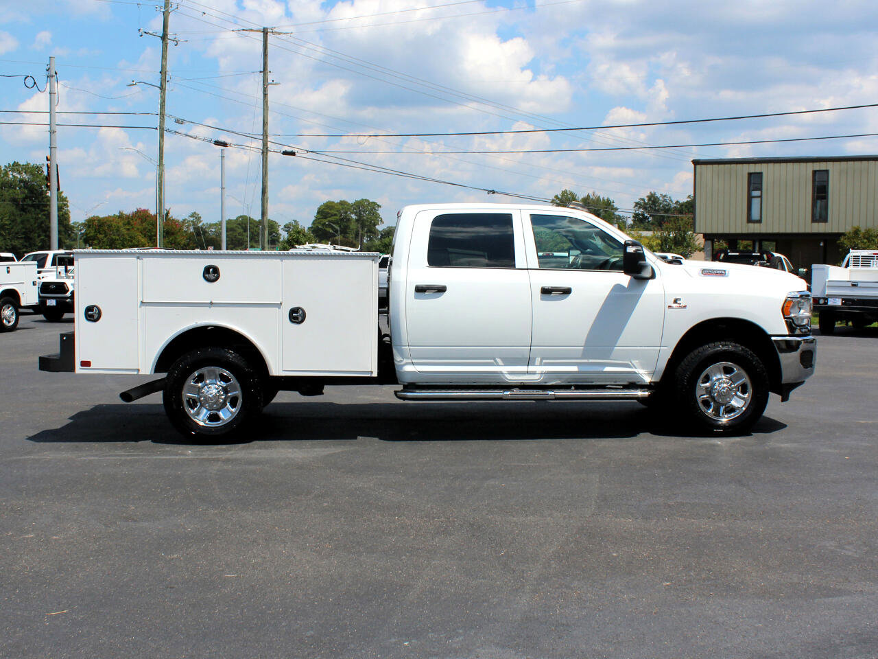 Used 2023 RAM 2500 Tradesman w/ Chrome Appearance Group image 5