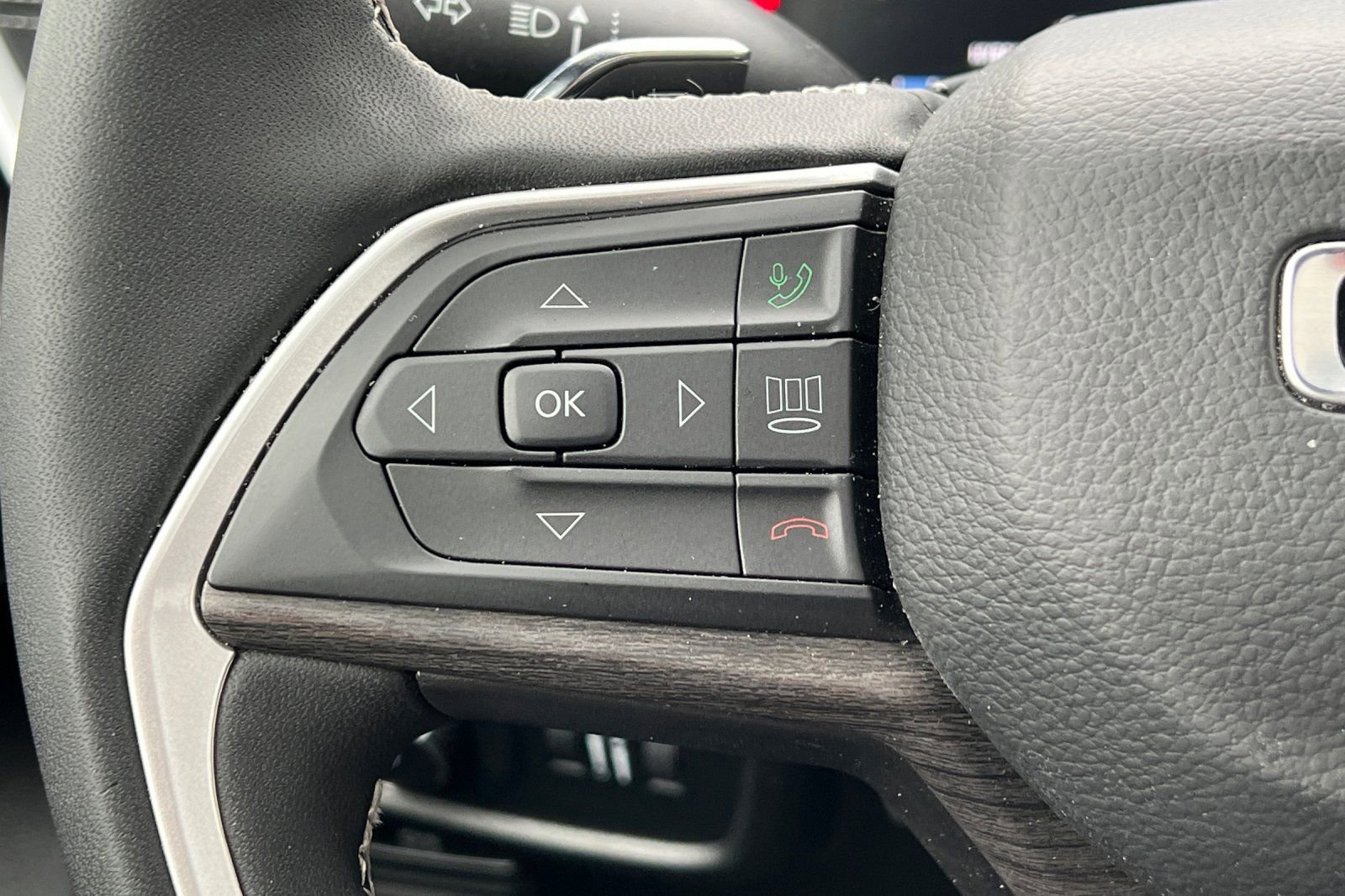 Used 2025 Jeep Grand Cherokee Limited 4xe image 32