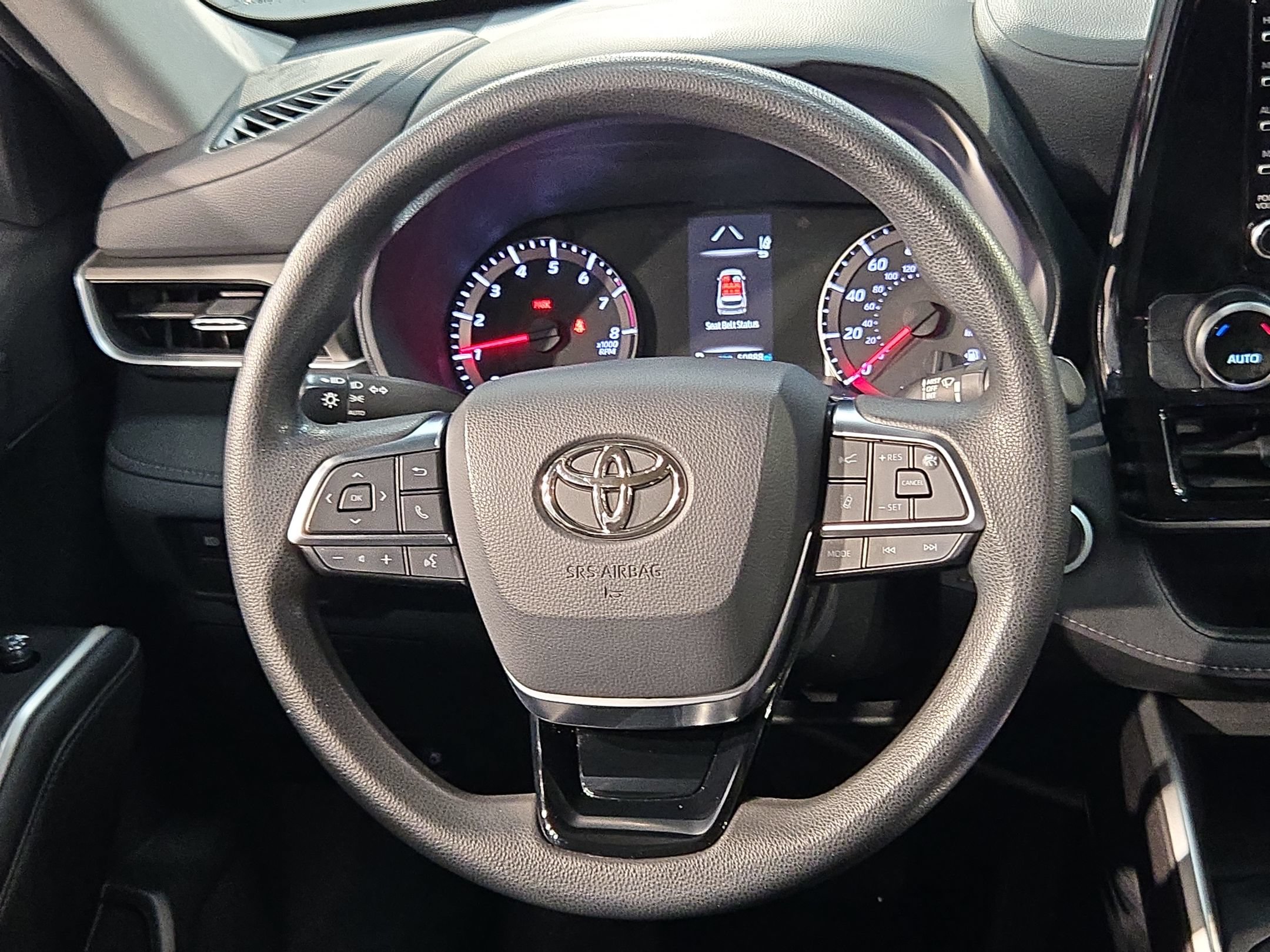 Used 2021 Toyota Highlander L FWD image 22