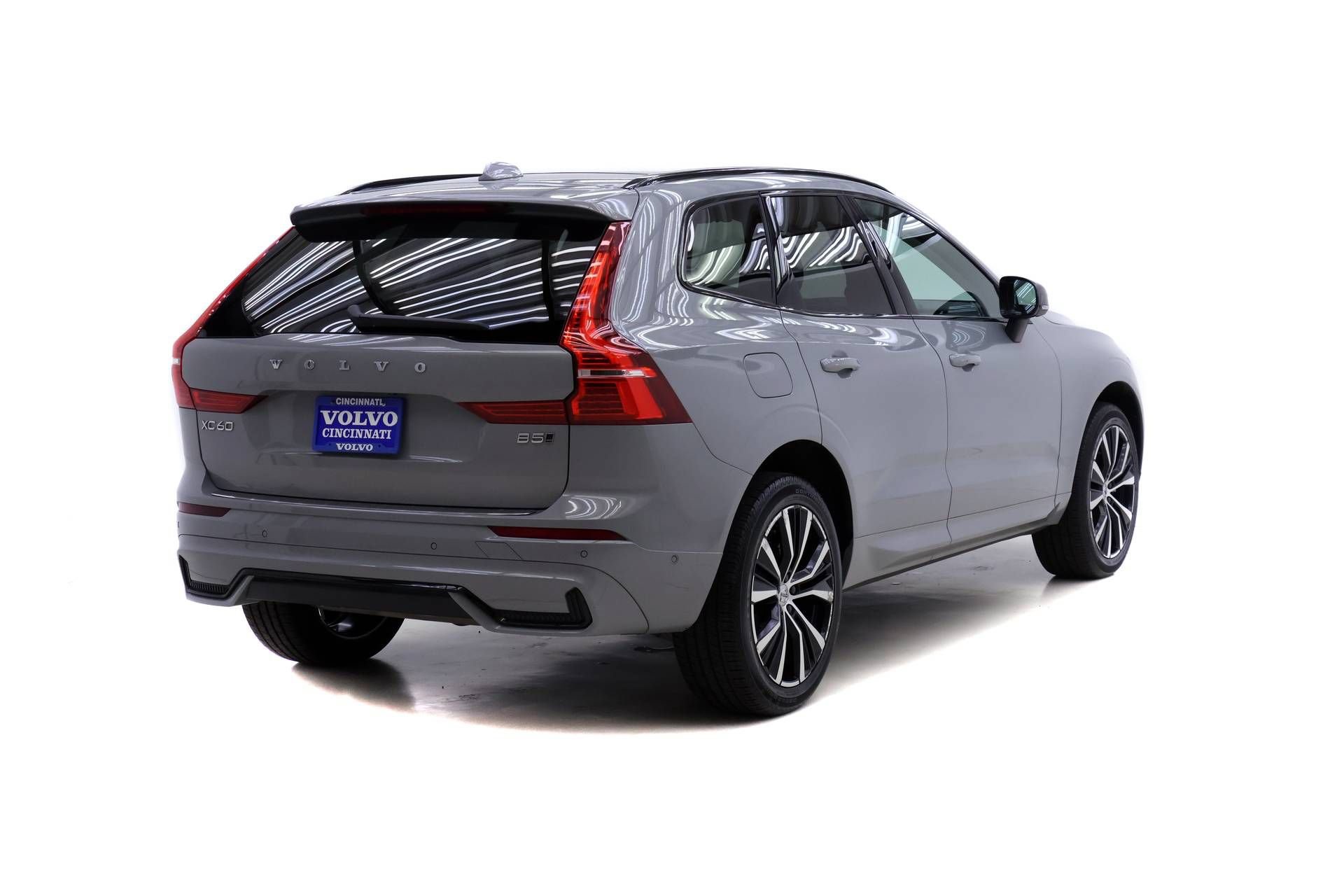 Certified 2024 Volvo XC60 B5 Plus w/ Protection Package Premier AWD/4WD image 4