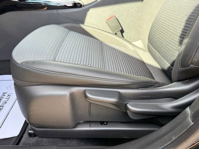 Used 2025 Chevrolet Trax LT FWD image 14