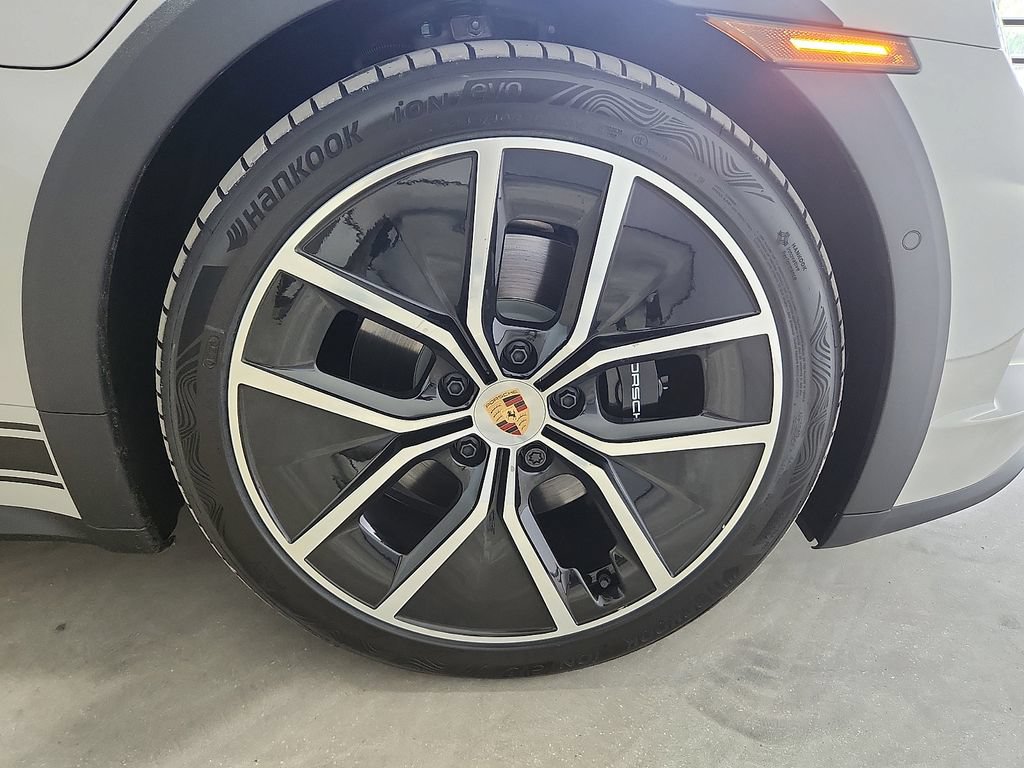 New 2026 Porsche Taycan 4S AWD/4WD image 10