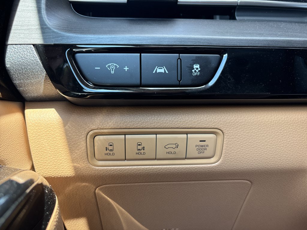 Used 2024 Kia Carnival EX FWD image 34