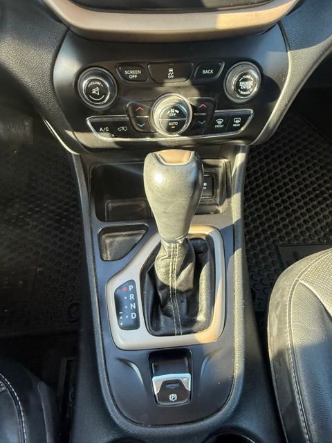 Used 2015 Jeep Cherokee Limited w/ Luxury Group image 24