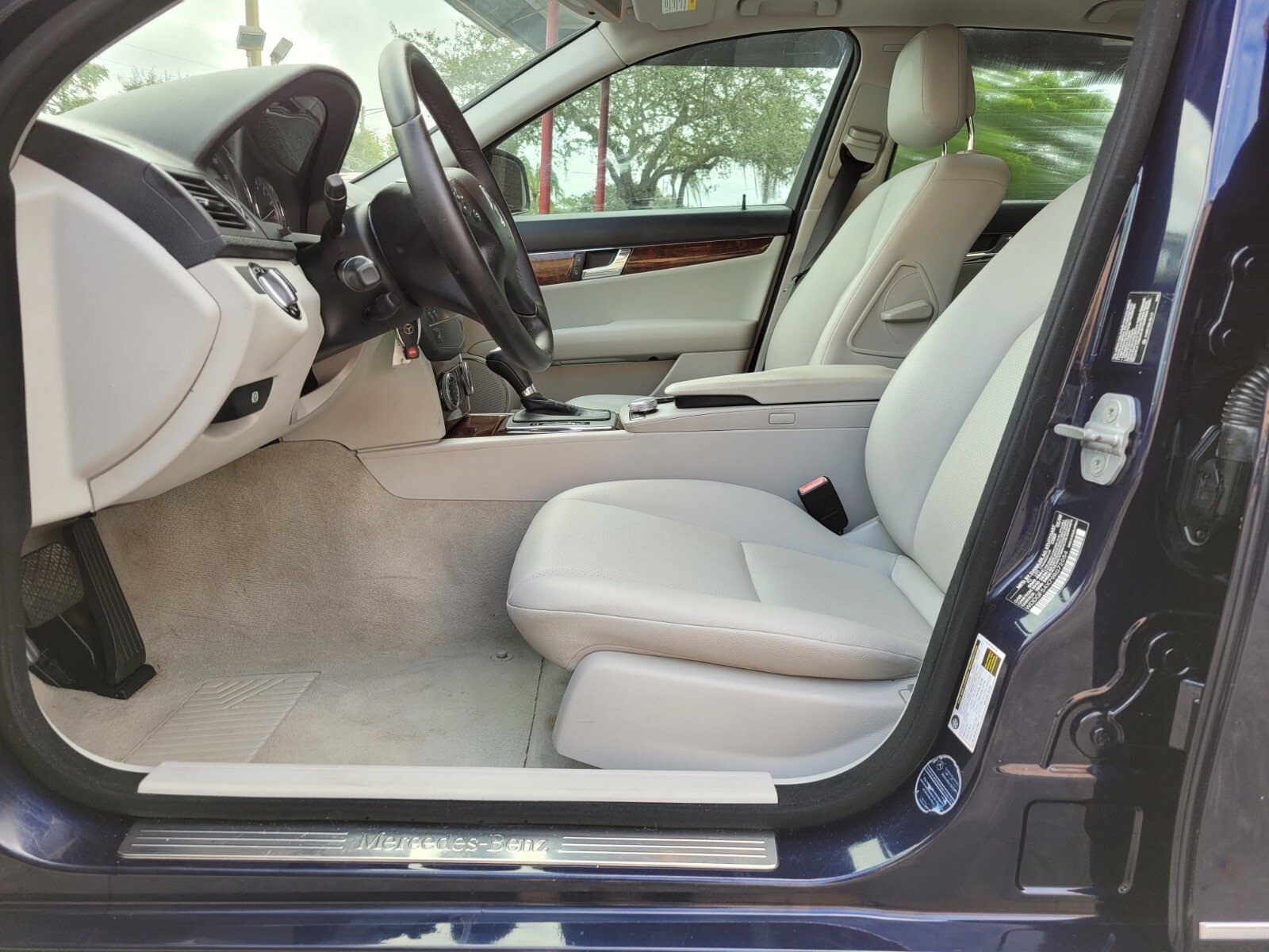 Used 2009 Mercedes-Benz C 300 Luxury image 4