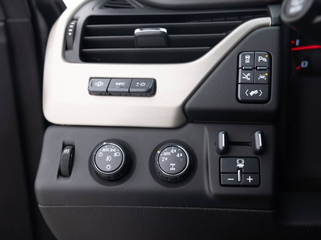 Used 2016 GMC Yukon XL Denali w/ Open Road Package image 40