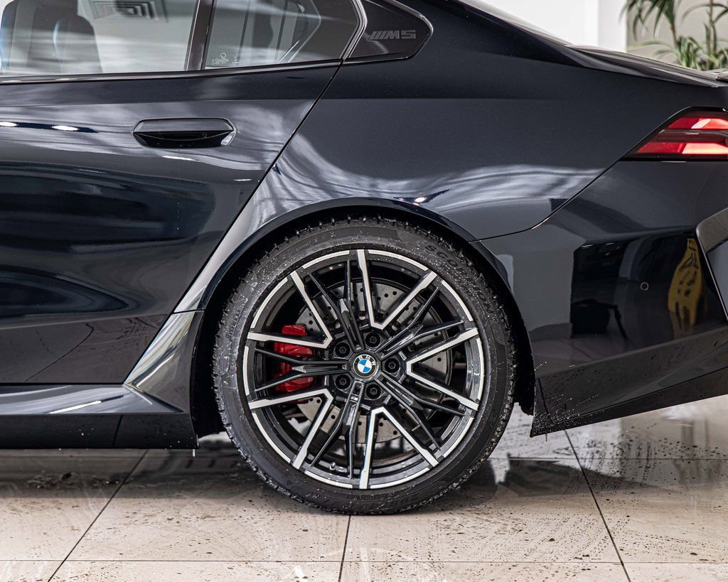 Used 2025 BMW M5 w/ Carbon Package AWD/4WD image 7