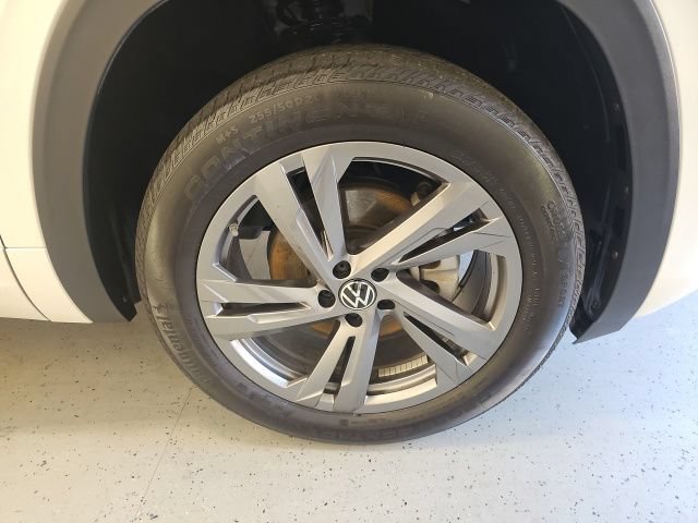 Used 2024 Volkswagen Atlas Cross Sport SEL R-Line AWD/4WD image 8