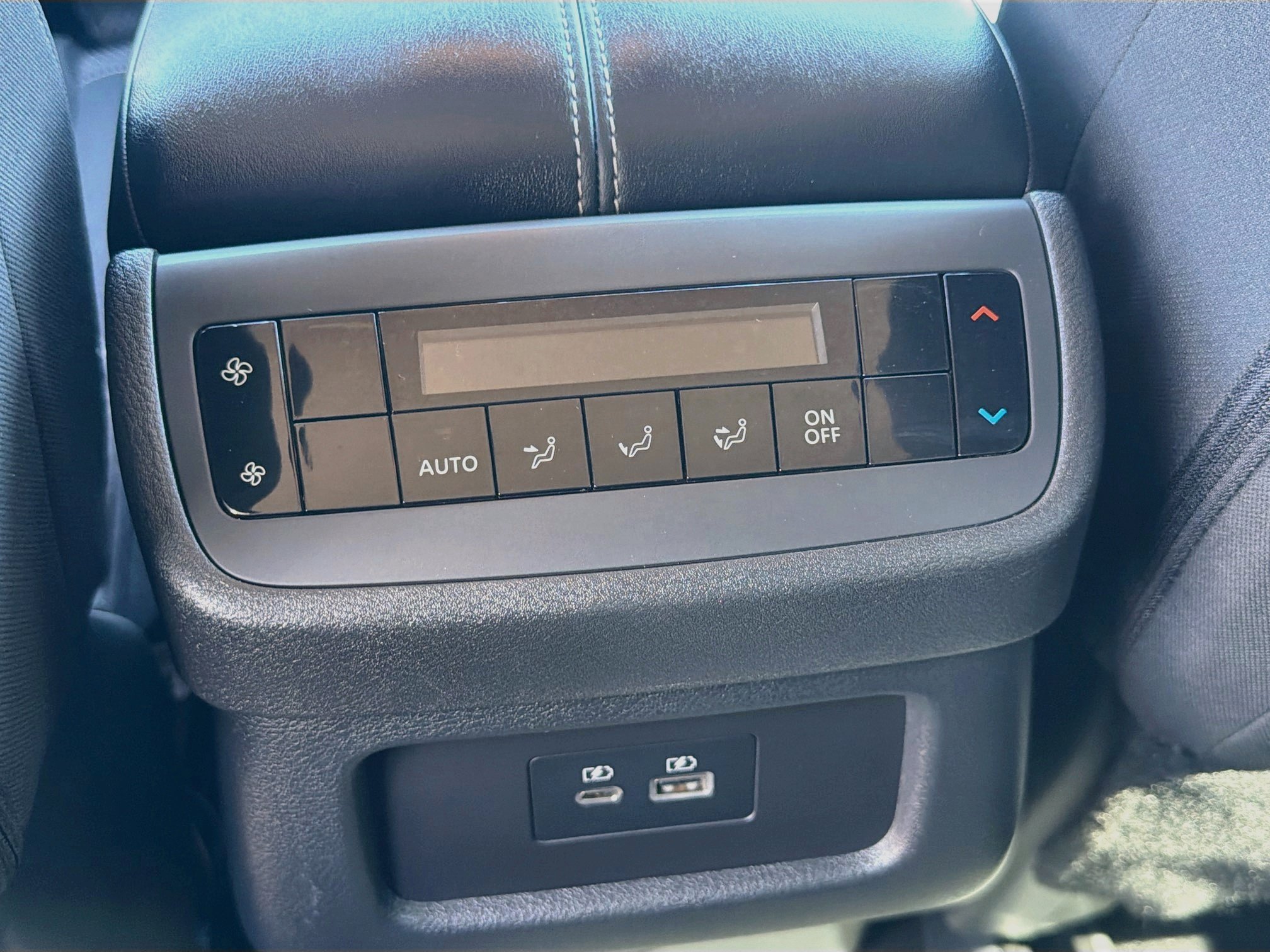 Used 2024 Nissan Pathfinder SV AWD/4WD image 27