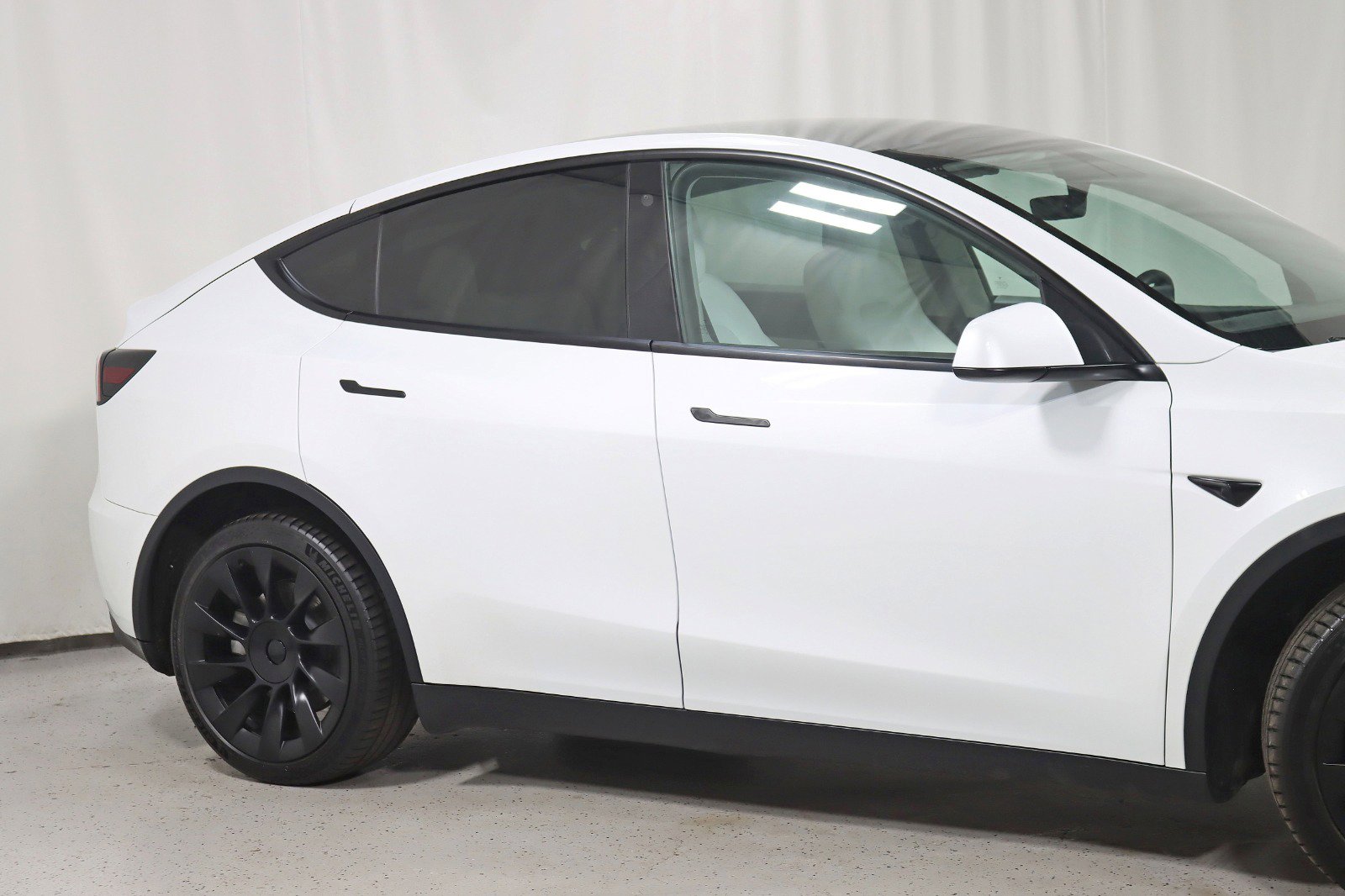 Used 2022 Tesla Model Y Long Range image 3