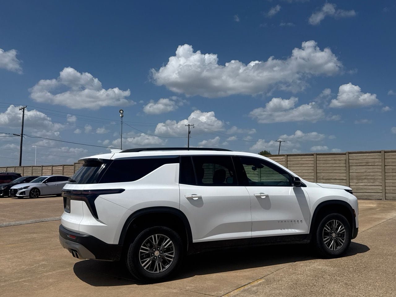 Used 2025 Chevrolet Traverse LT AWD/4WD image 25