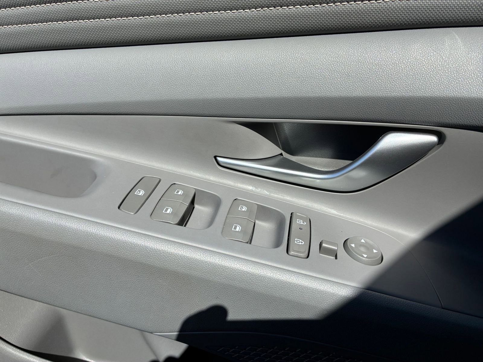 Used 2025 Hyundai Elantra SEL FWD image 18