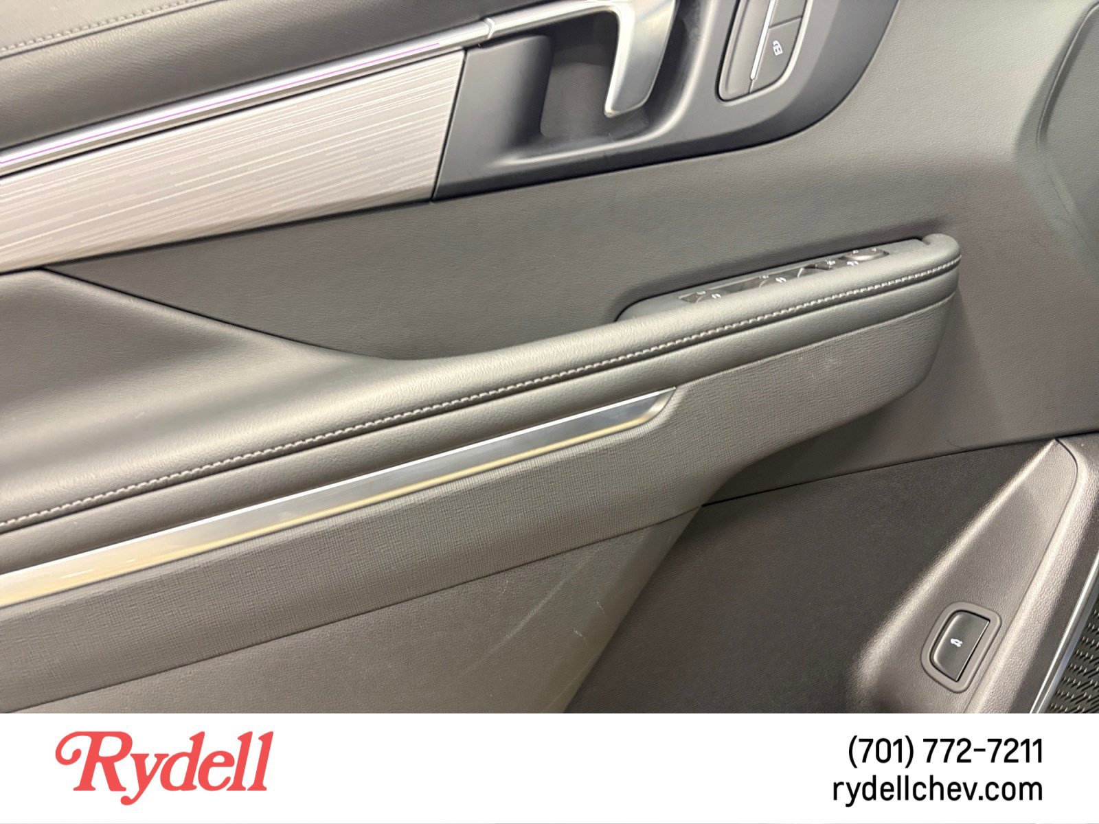 Used 2025 Buick Enclave Preferred AWD/4WD image 11