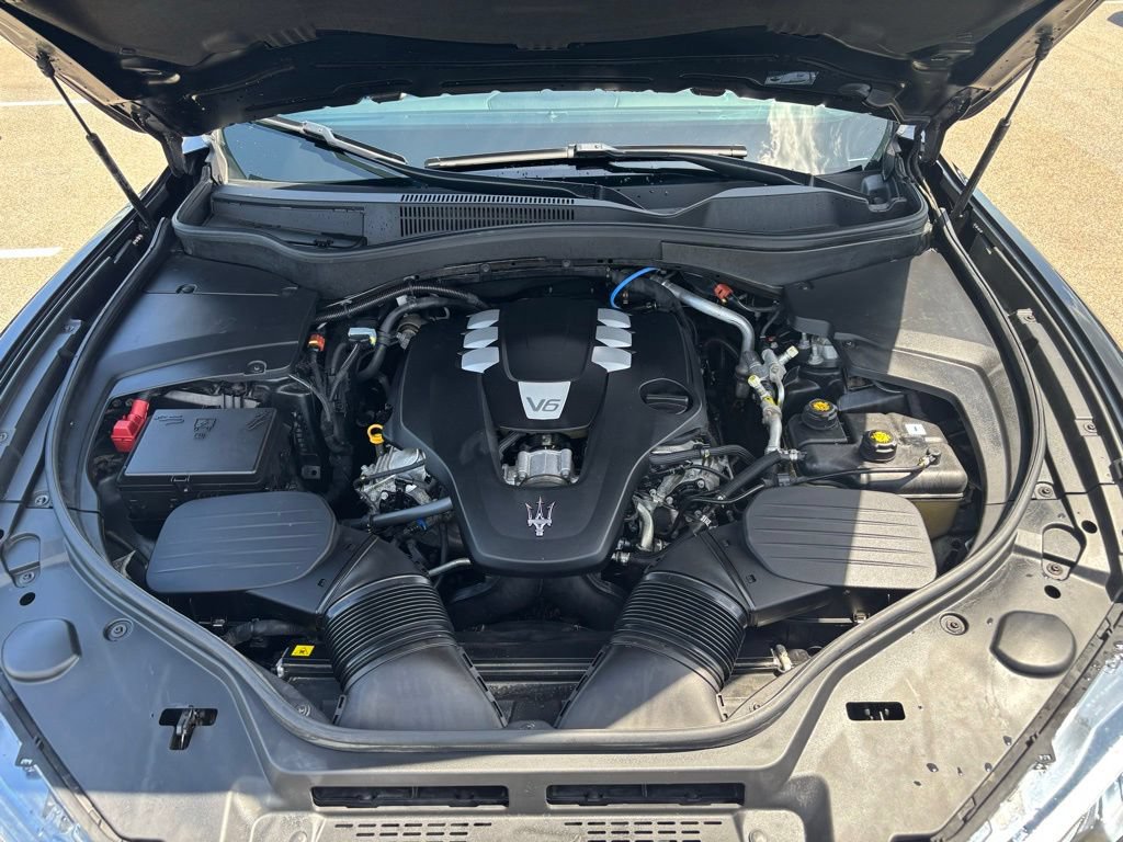 Used 2021 Maserati Levante AWD/4WD image 32