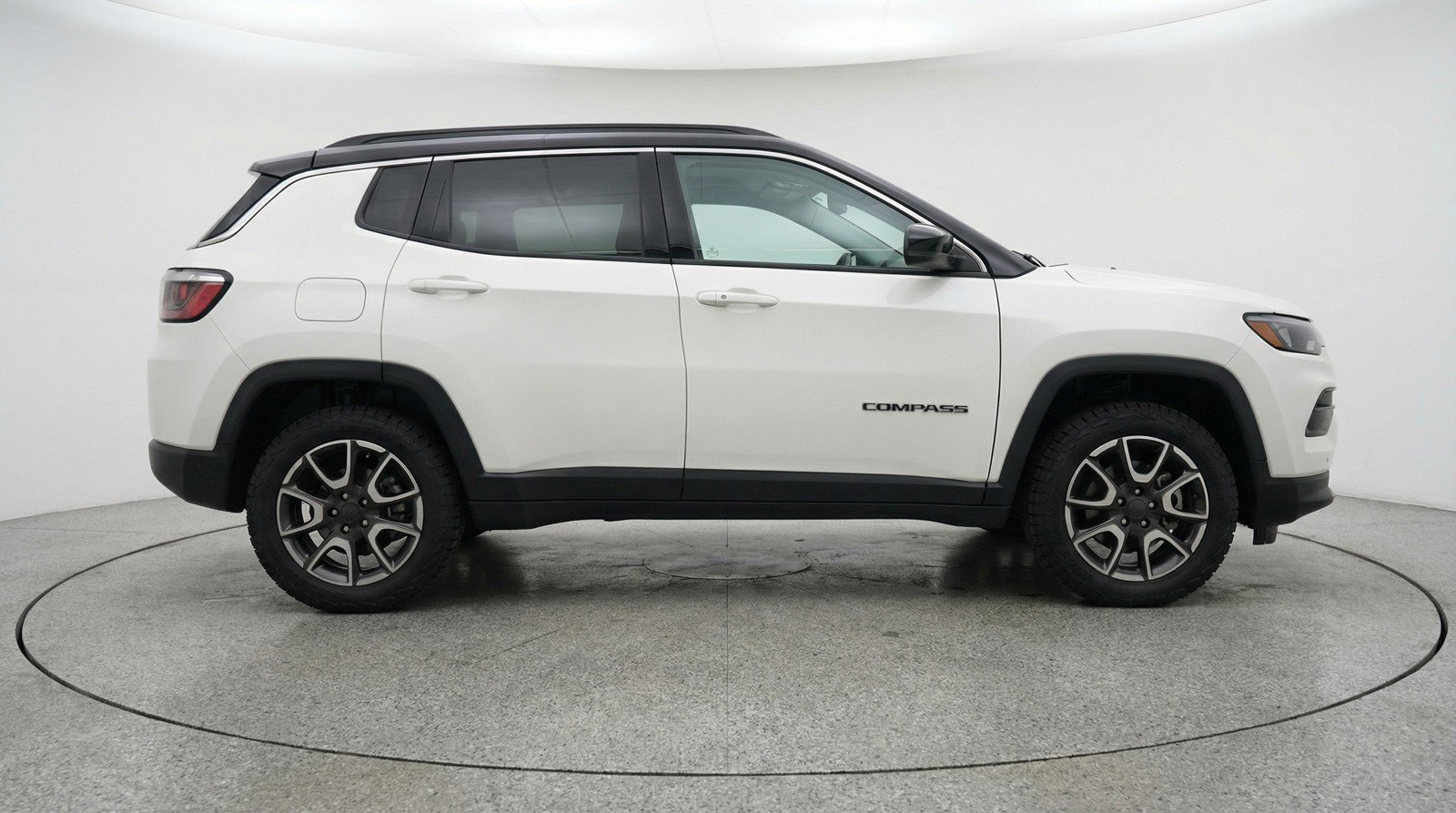 Used 2025 Jeep Compass Trailhawk AWD/4WD image 11