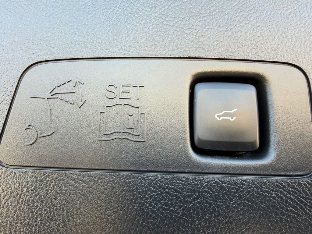 Used 2023 Lincoln Corsair Reserve image 11