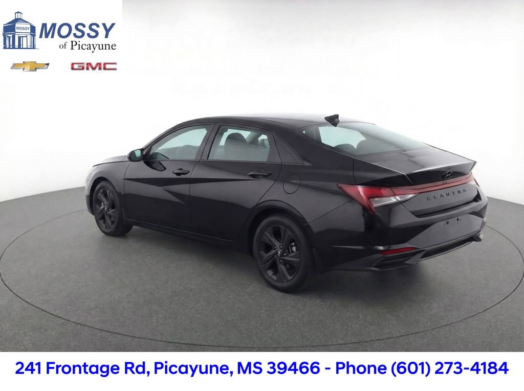 Used 2023 Hyundai Elantra SEL image 4