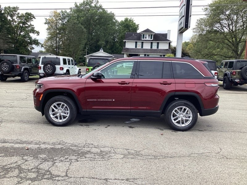 New 2025 Jeep Grand Cherokee Laredo w/ Luxury Tech Group I image 4