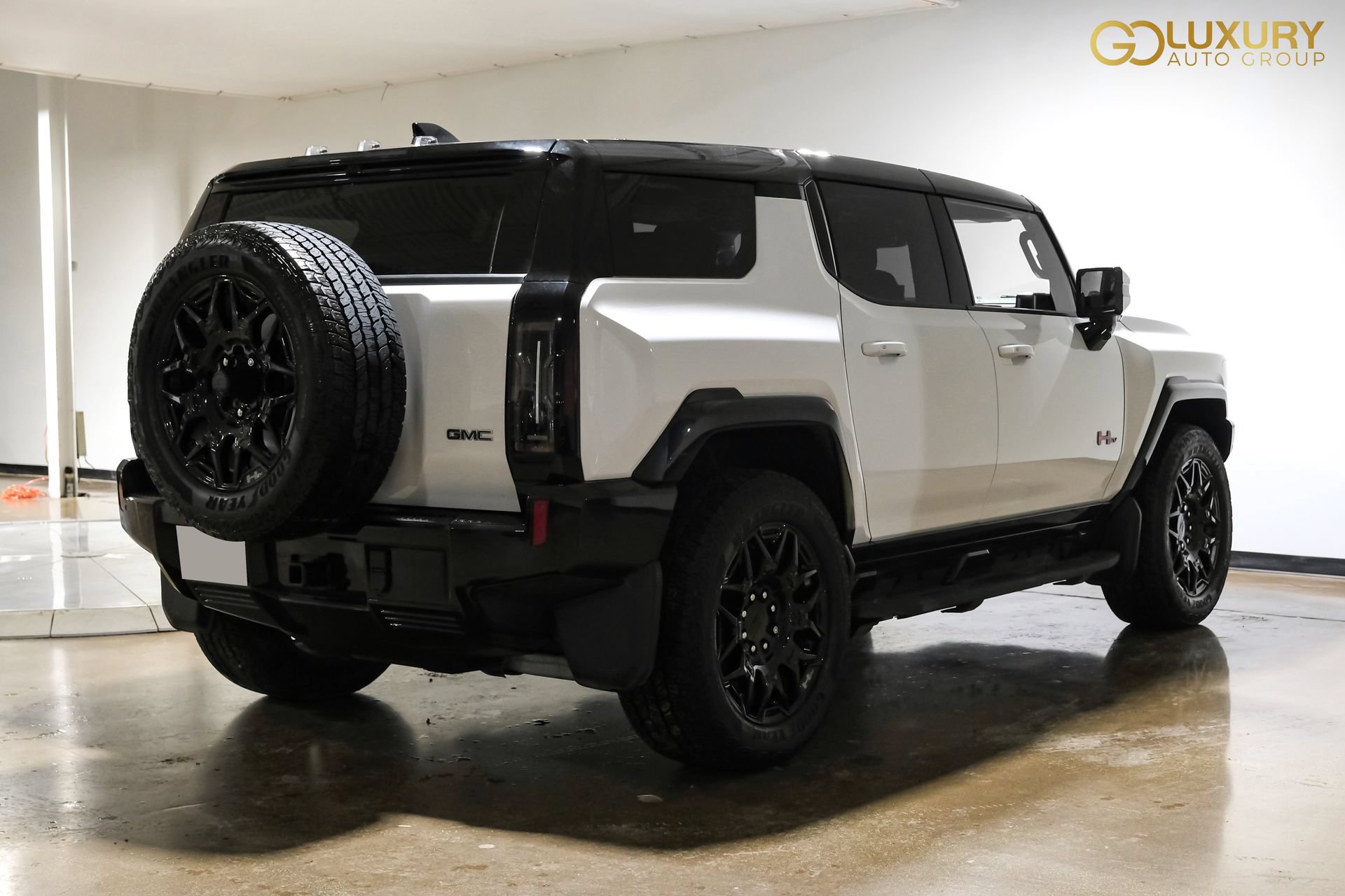 Used 2025 GMC Hummer EV 2X w/ LPO, Sport Package AWD/4WD image 10