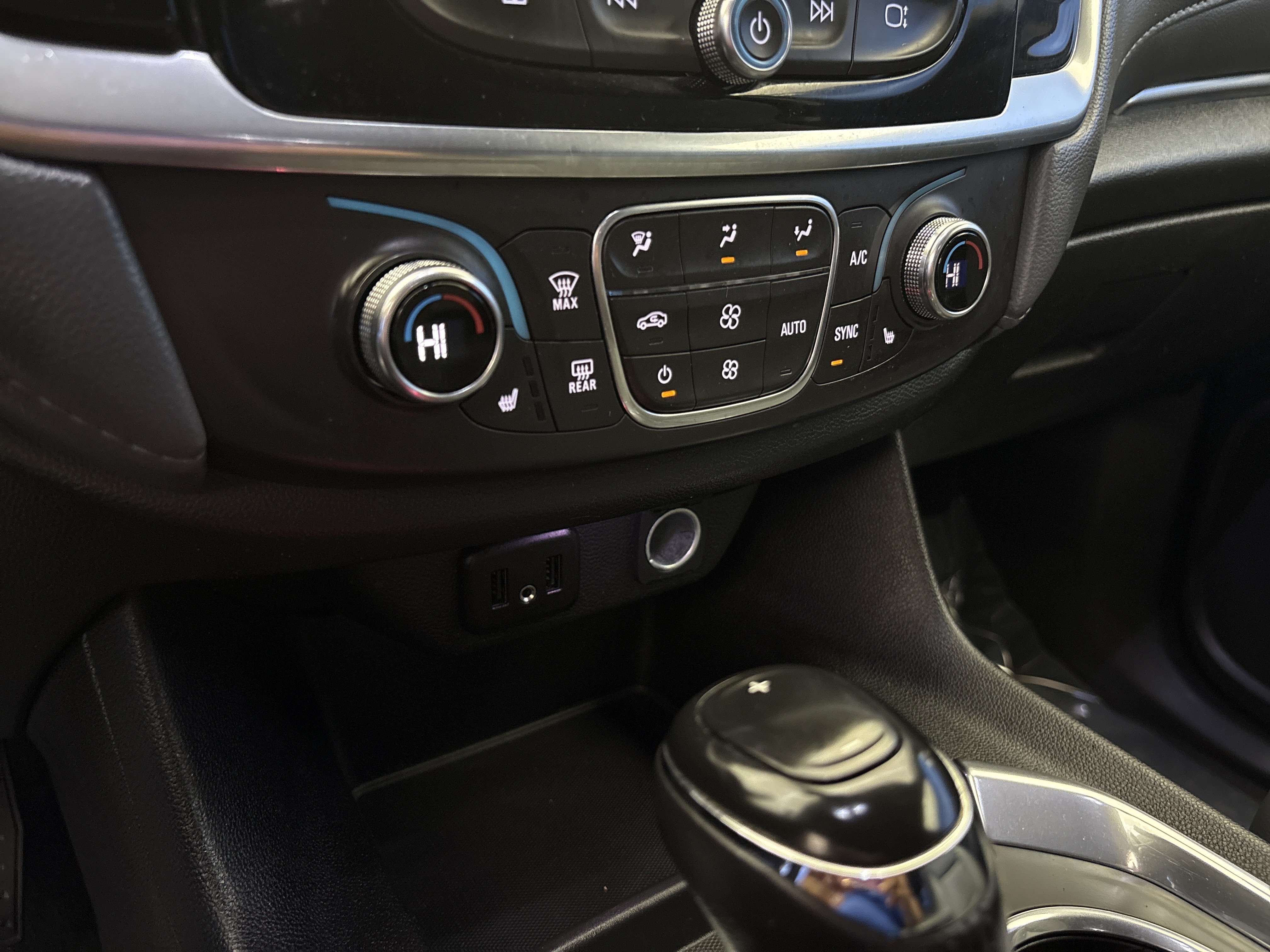 Used 2019 Chevrolet Traverse LT w/ LT Premium Package FWD image 21