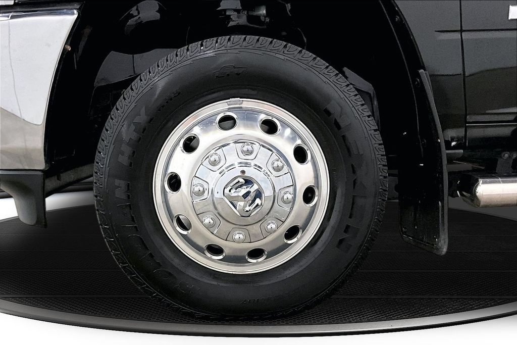 Used 2024 RAM 3500 Laramie w/ Towing Technology Group AWD/4WD image 33