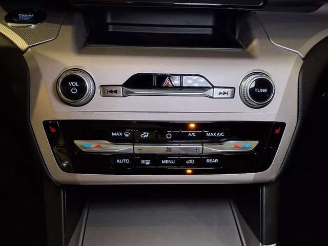 Used 2023 Ford Explorer XLT w/ Equipment Group 202A AWD/4WD image 8