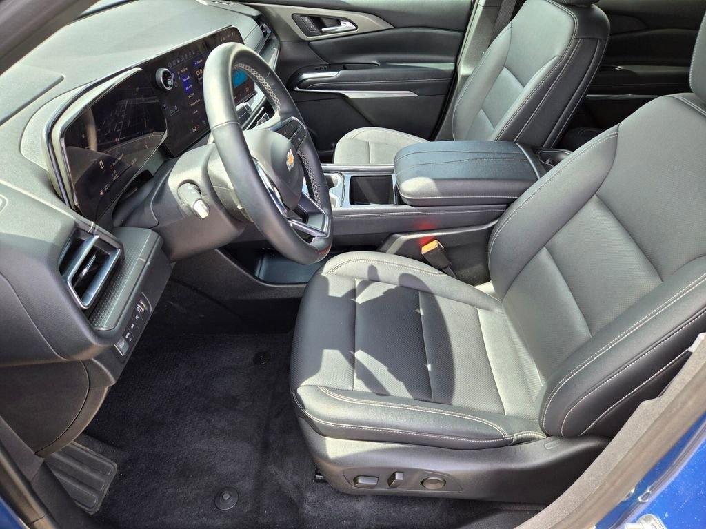Used 2025 Chevrolet Traverse LT AWD/4WD image 13