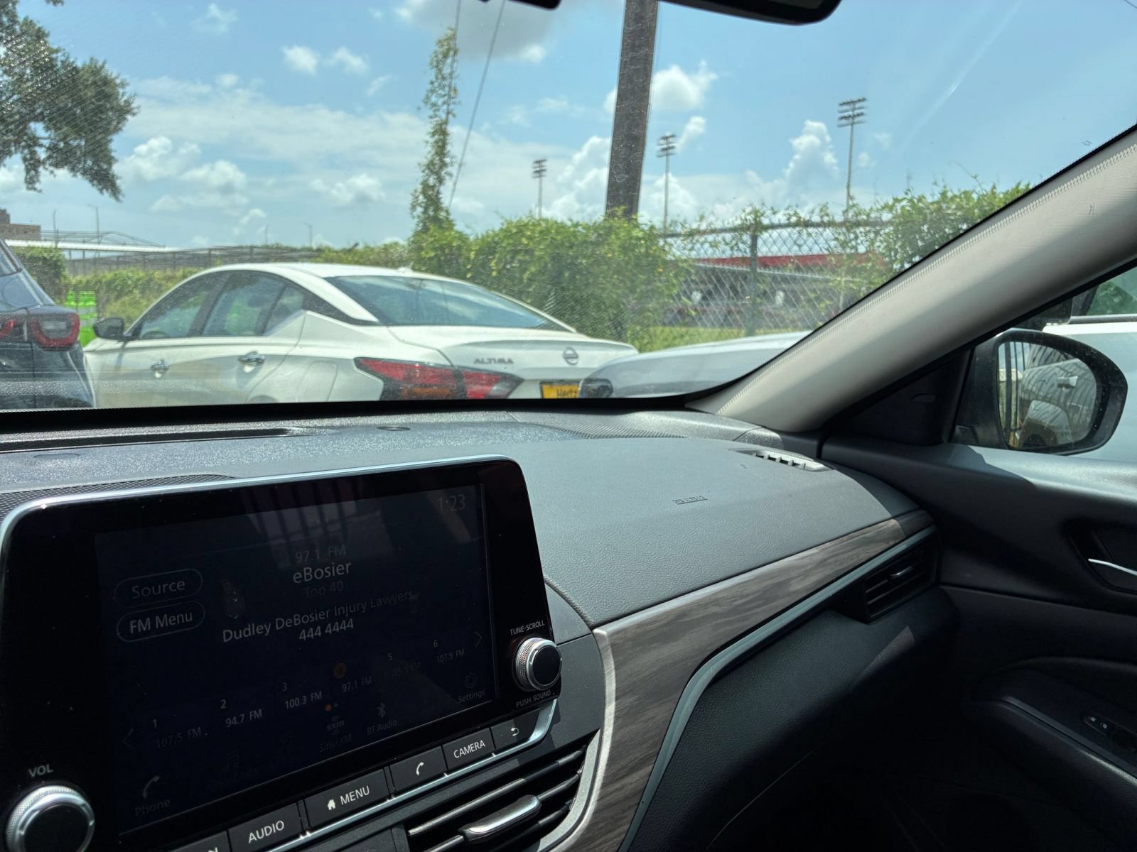 Used 2025 Nissan Altima 2.5 SV FWD image 34