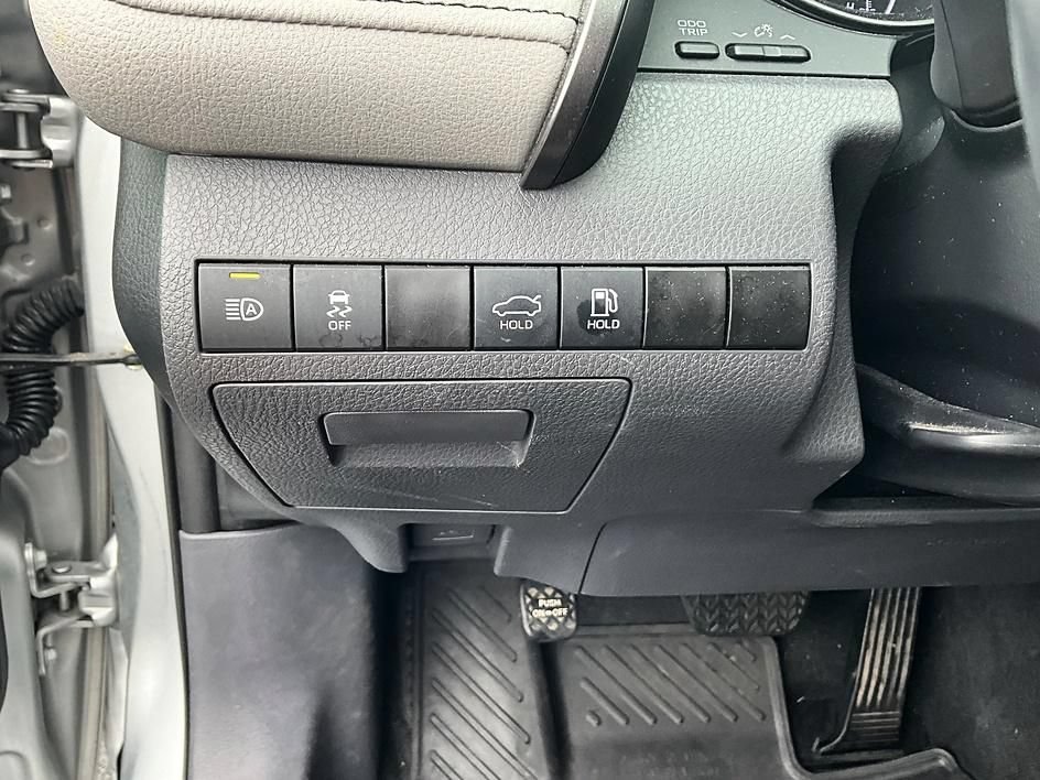 Used 2022 Toyota Camry SE FWD image 16