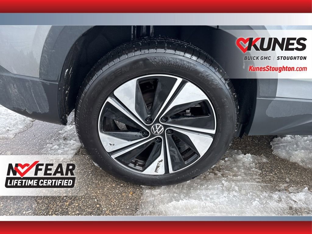 Used 2025 Volkswagen Taos SE AWD/4WD image 13