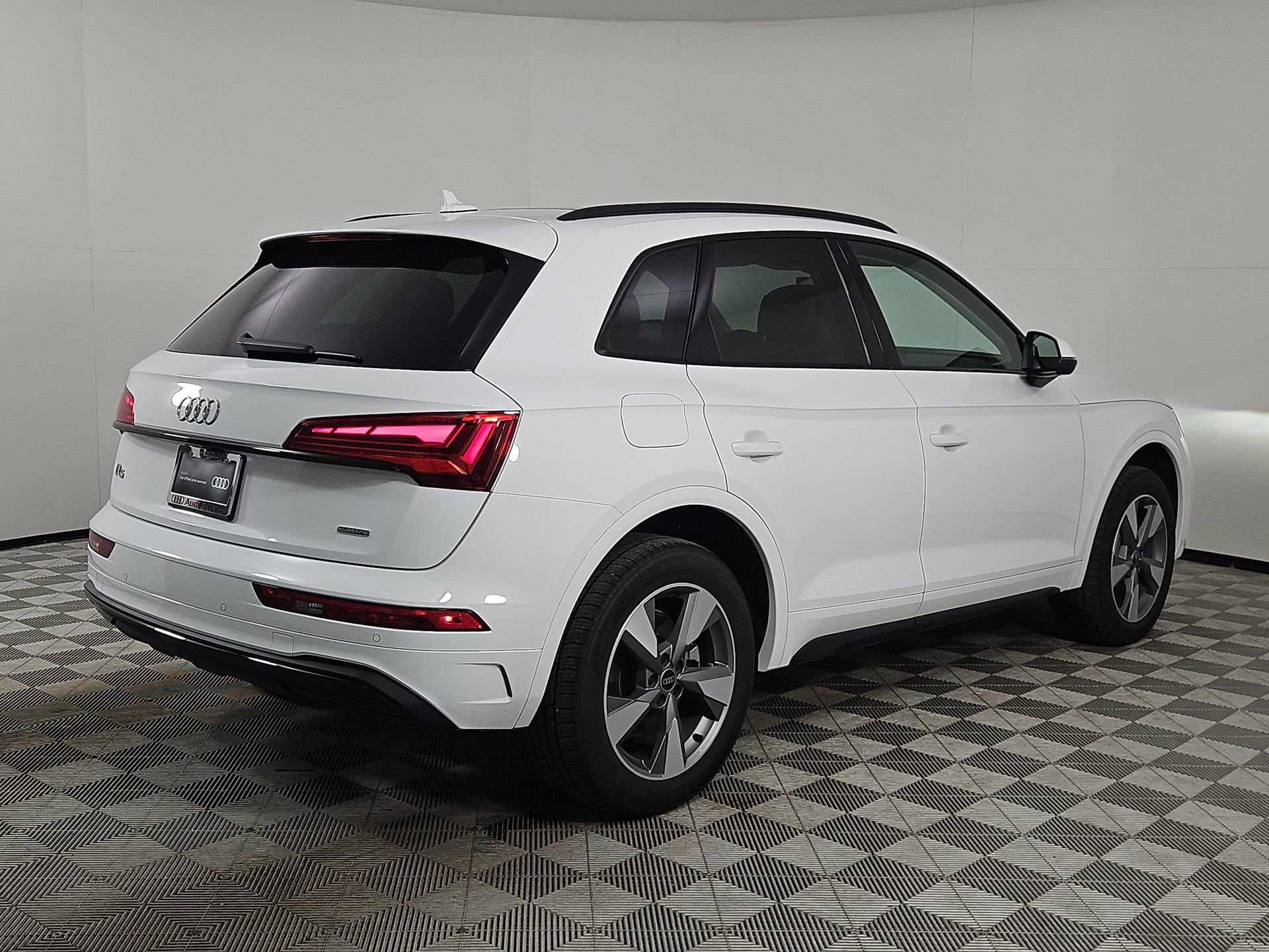 Certified 2025 Audi Q5 2.0T Premium w/ Convenience Plus Package image 7
