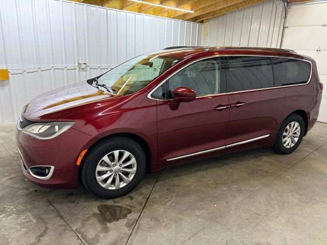 Used 2018 Chrysler Pacifica Touring-L FWD image 6