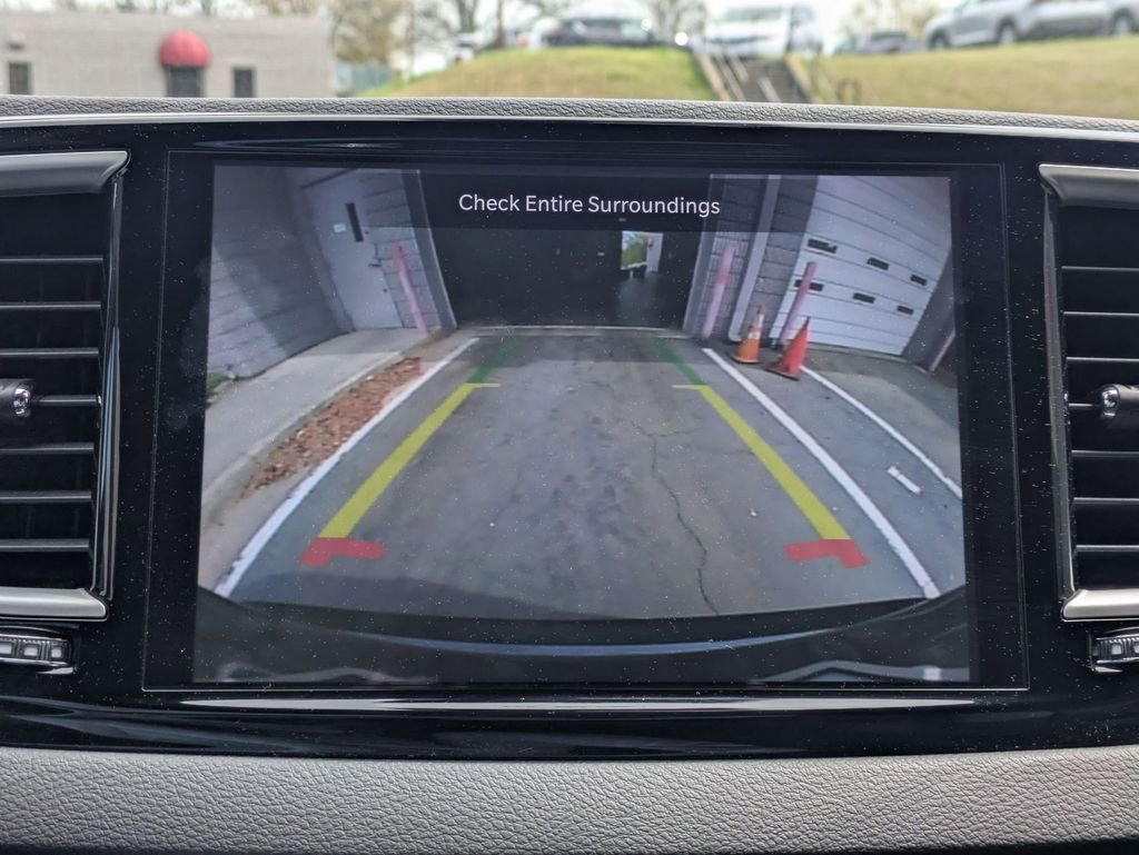 Used 2025 Chrysler Pacifica Select image 20