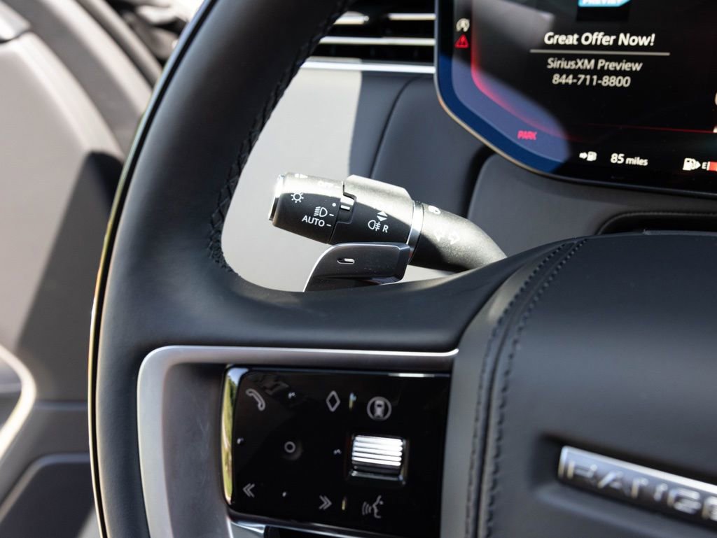 Used 2025 Land Rover Range Rover SE AWD/4WD image 35