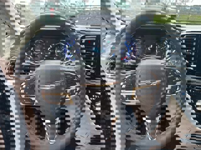 Used 2023 Chrysler Pacifica Touring-L image 21