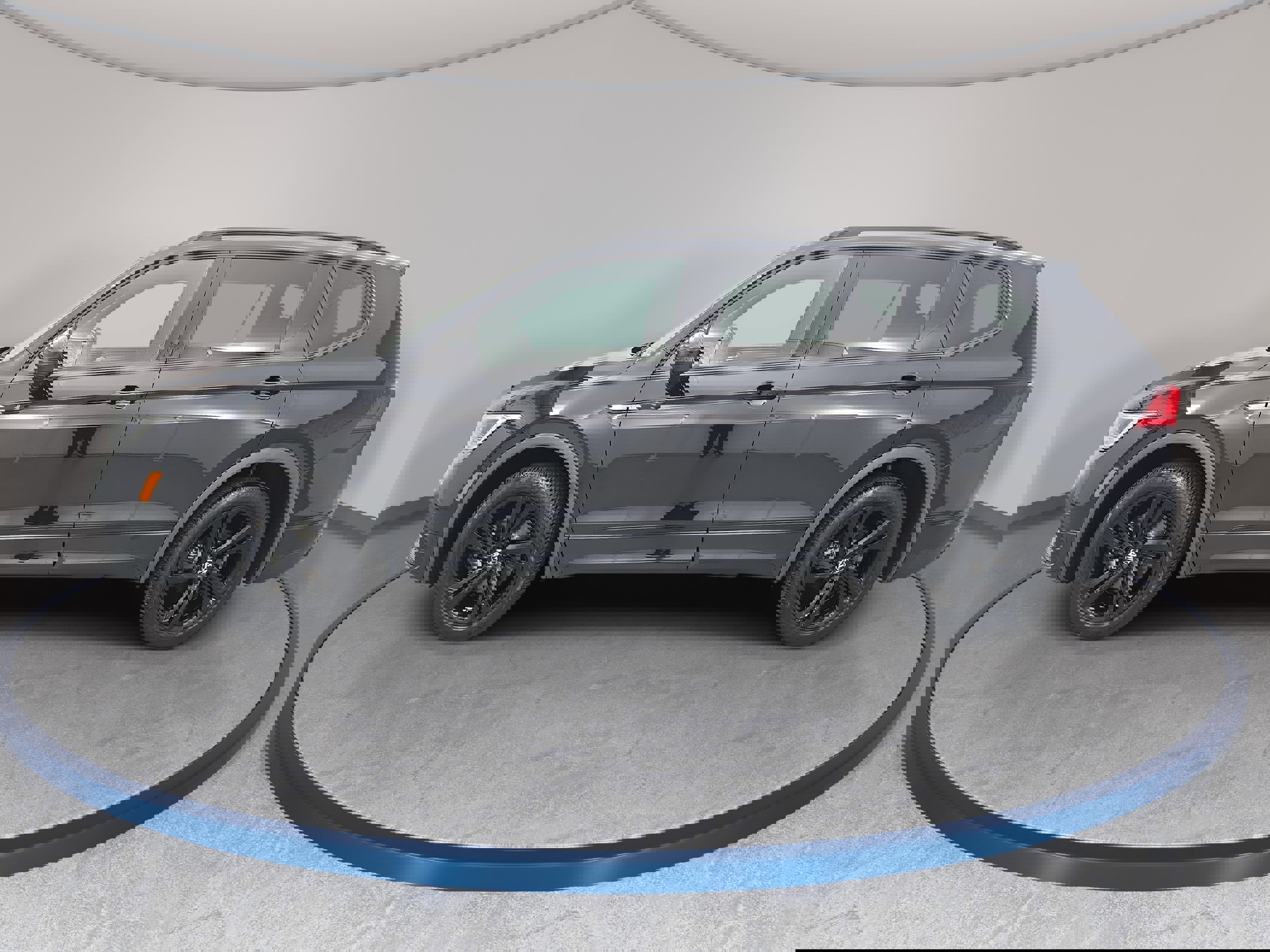 Certified 2024 Volkswagen Tiguan SE R-Line image 8