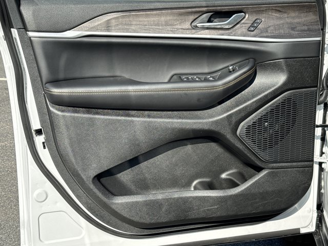 New 2026 Jeep Grand Cherokee Limited AWD/4WD image 10
