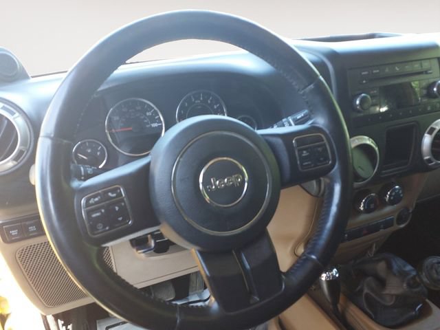 Used 2013 Jeep Wrangler Rubicon w/ Connectivity Group AWD/4WD image 12