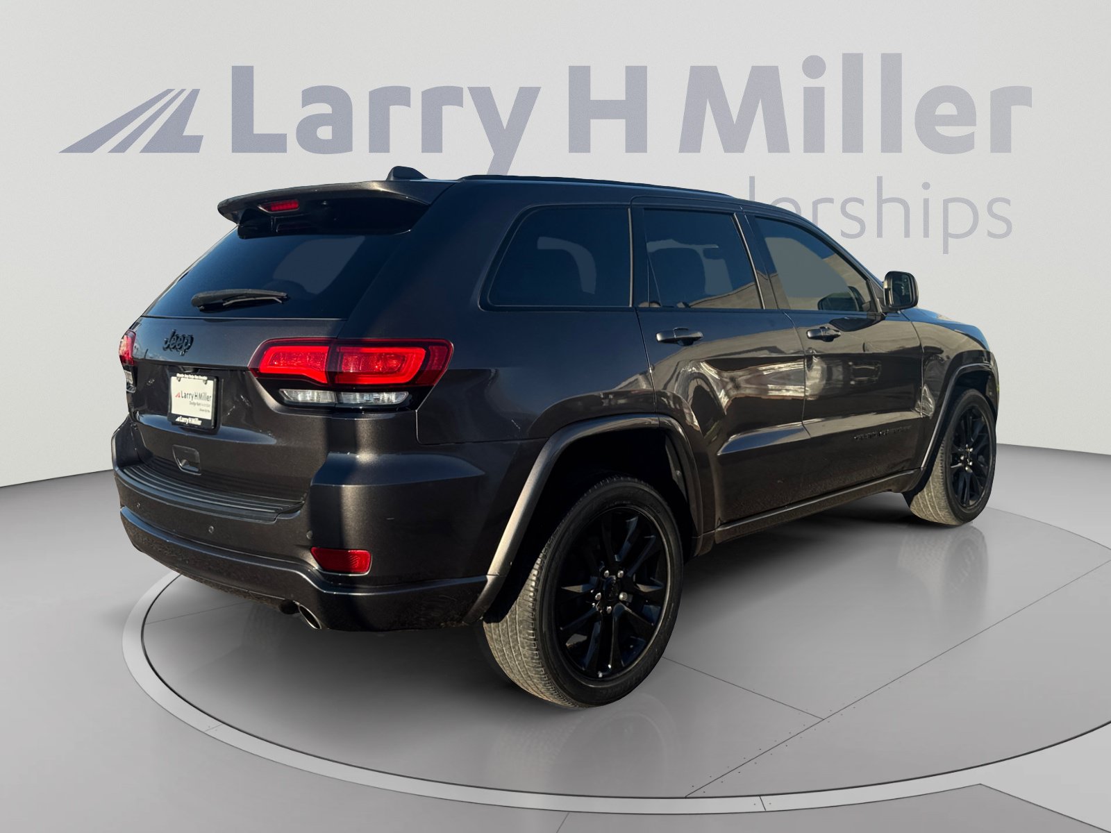 Used 2021 Jeep Grand Cherokee Laredo X AWD/4WD image 5