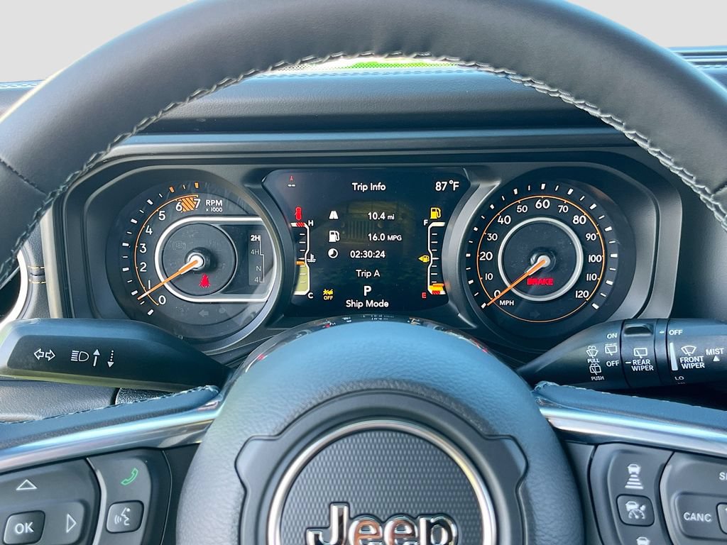 New 2026 Jeep Wrangler Unlimited Sahara w/ Whitecap Package AWD/4WD image 12