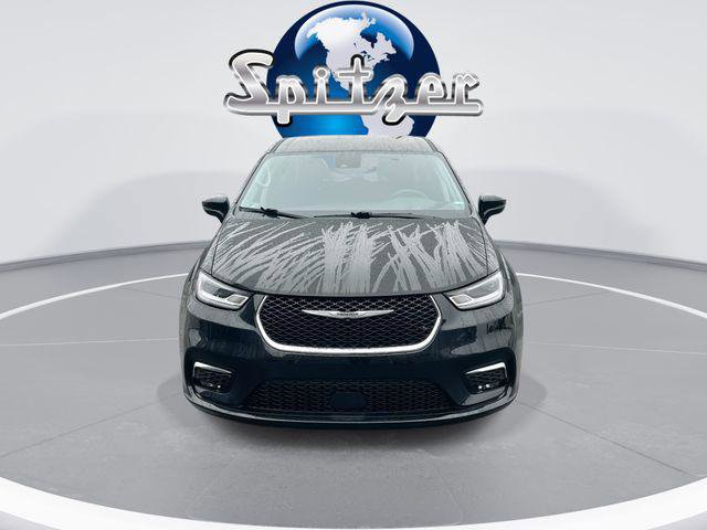 Certified 2024 Chrysler Pacifica Touring-L image 3