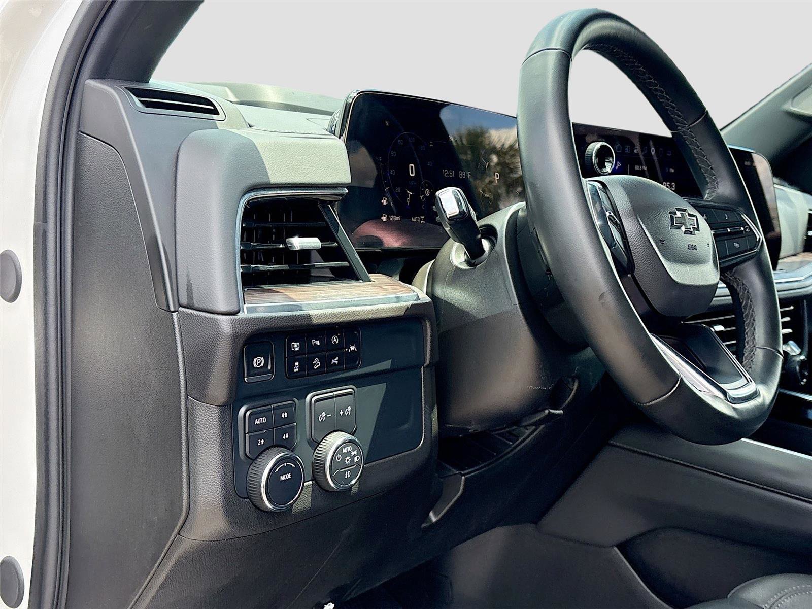 Used 2025 Chevrolet Suburban Z71 AWD/4WD image 10